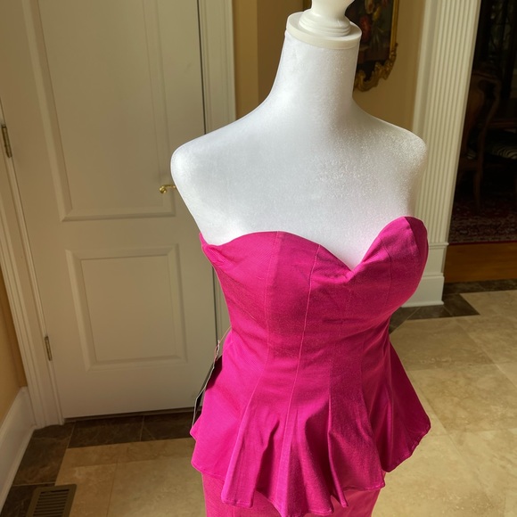 Bebe women’s Barbie Pink strapless peplum party cocktail dress size 6 NWT - Picture 4 of 7